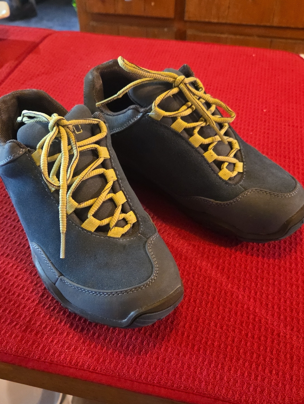 KURU Chicane Women's Athletic Shoes in Dark Blue with Yellow Laces 8.5